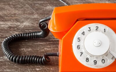 Chiamare con il cellulare: chiamata normale o whatsapp?